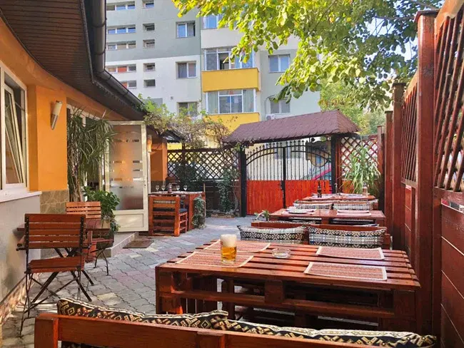 https://honeypot0.s3.amazonaws.com/1701425389969-gallery-RESTAURANT%20TROPICANA%20%20%284%29.webp