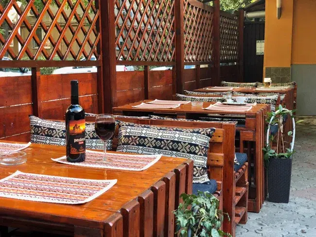 https://honeypot0.s3.amazonaws.com/1701425390817-gallery-RESTAURANT%20TROPICANA%20%20%285%29.webp