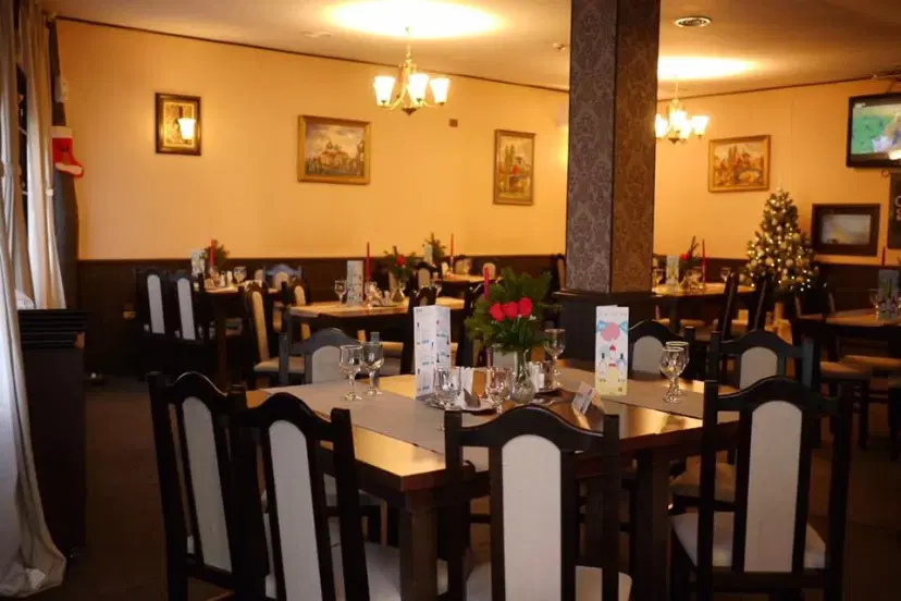 https://honeypot0.s3.amazonaws.com/1701427525147-gallery-RESTAURANT%20CASA%20LAZAR%20%283%29.webp
