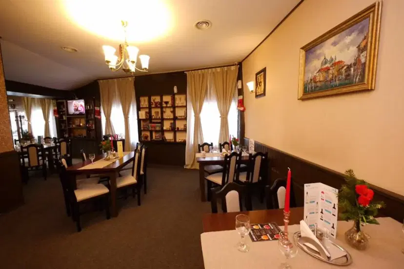https://honeypot0.s3.amazonaws.com/1701427525839-gallery-RESTAURANT%20CASA%20LAZAR%20%284%29.webp