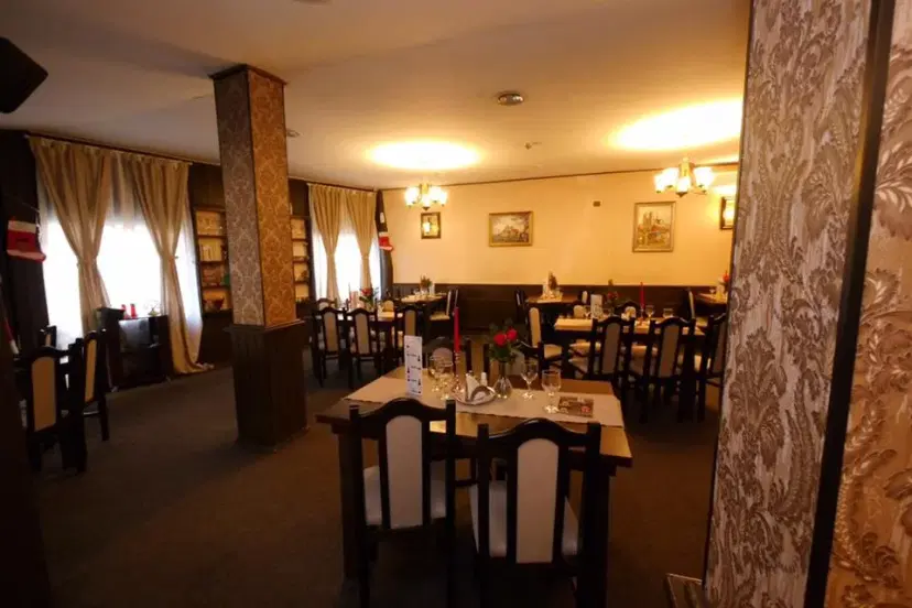 https://honeypot0.s3.amazonaws.com/1701427526461-gallery-RESTAURANT%20CASA%20LAZAR%20%285%29.webp