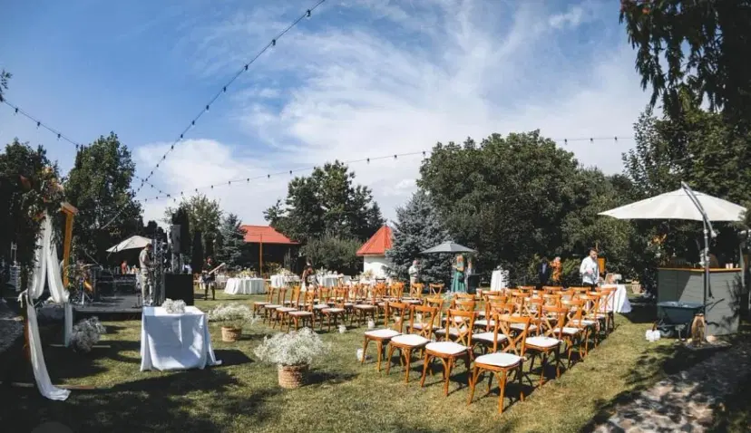 https://honeypot0.s3.amazonaws.com/1701531179141-gallery-VINTAGE%20GARDEN%20EVENTS%20%281%29.webp