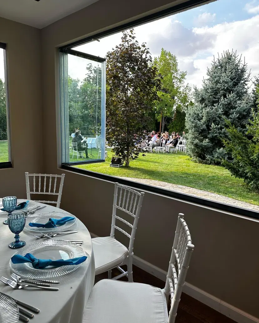 https://honeypot0.s3.amazonaws.com/1701531180771-gallery-VINTAGE%20GARDEN%20EVENTS%20%283%29.webp