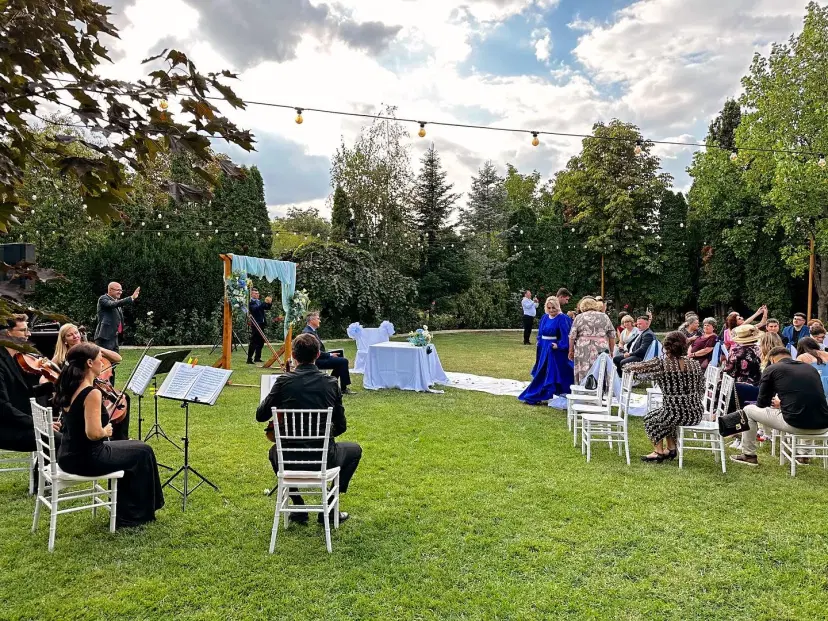 https://honeypot0.s3.amazonaws.com/1701531182631-gallery-VINTAGE%20GARDEN%20EVENTS%20%285%29.webp