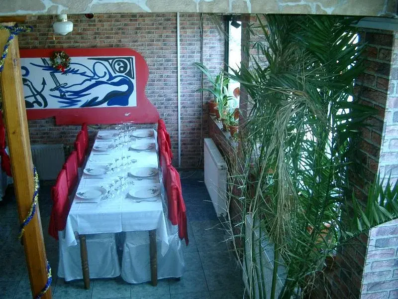 https://honeypot0.s3.amazonaws.com/1701591086311-gallery-HOTEL%20RESTAURANT%20DAVA%20%282%29.webp