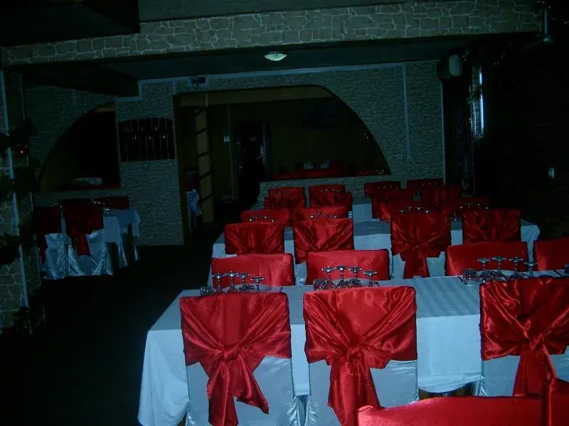 https://honeypot0.s3.amazonaws.com/1701591087078-gallery-HOTEL%20RESTAURANT%20DAVA%20%283%29.webp