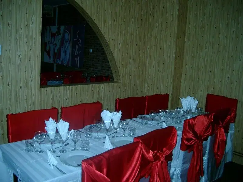 https://honeypot0.s3.amazonaws.com/1701591087735-gallery-HOTEL%20RESTAURANT%20DAVA%20%284%29.webp