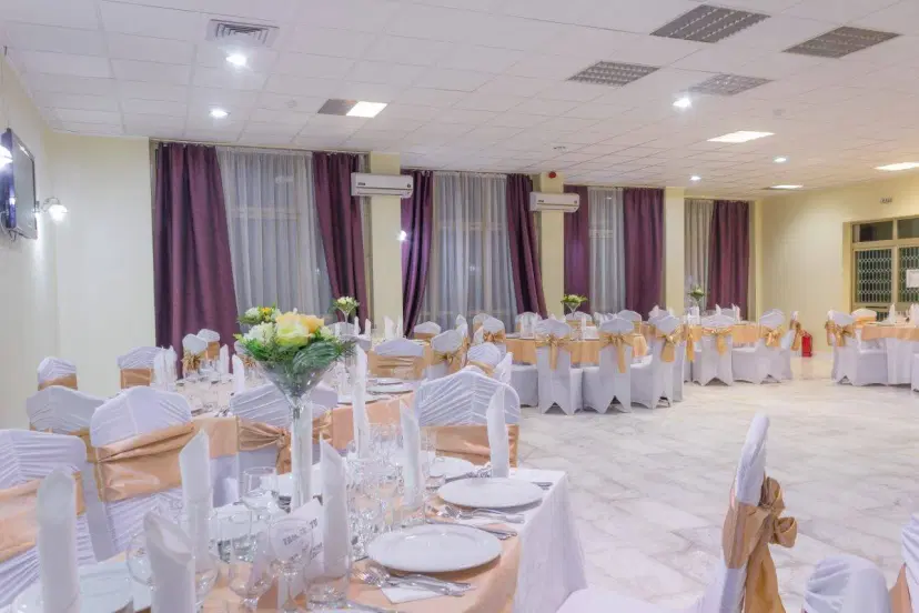 https://honeypot0.s3.amazonaws.com/1701591877403-gallery-HOTEL%20DAMBOVITA%20%20%282%29.webp