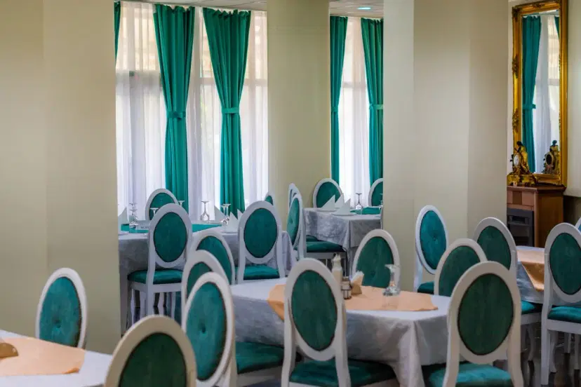 https://honeypot0.s3.amazonaws.com/1701591880736-gallery-HOTEL%20DAMBOVITA%20%20%286%29.webp