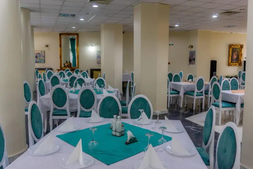 https://honeypot0.s3.amazonaws.com/1701591881361-gallery-HOTEL%20DAMBOVITA%20%20%287%29.webp