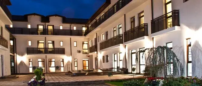 https://honeypot0.s3.amazonaws.com/1701594534928-gallery-HOTEL%20KING%20%281%29.webp