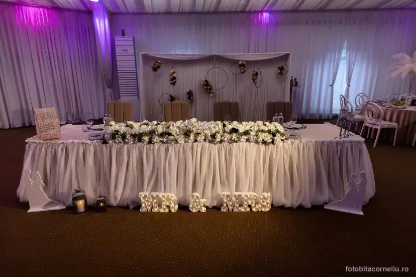 https://honeypot0.s3.amazonaws.com/1701597744854-gallery-GRAND%20BALLROOM%20%284%29.webp