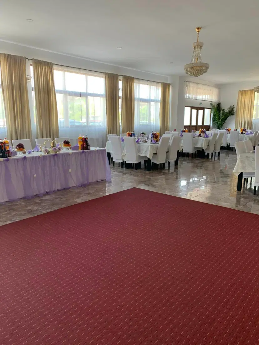 https://honeypot0.s3.amazonaws.com/1701630770106-gallery-RESTAURANT%20ALEX%20%20%282%29.webp