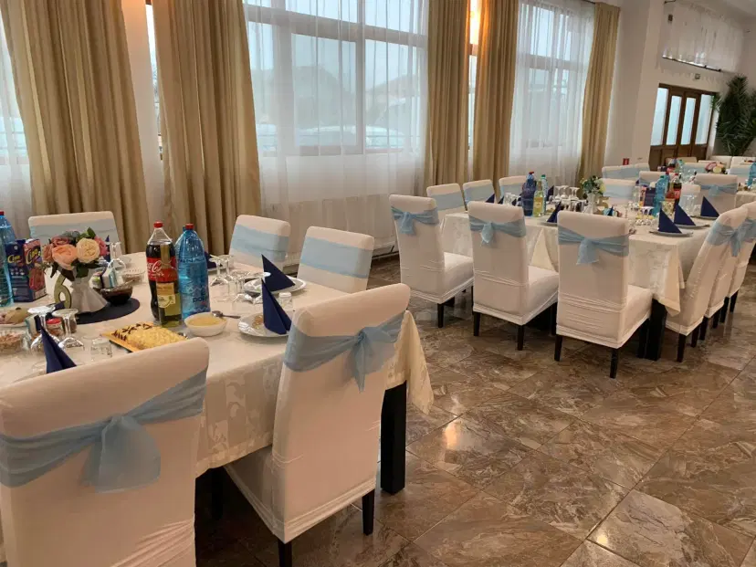 https://honeypot0.s3.amazonaws.com/1701630770982-gallery-RESTAURANT%20ALEX%20%20%283%29.webp
