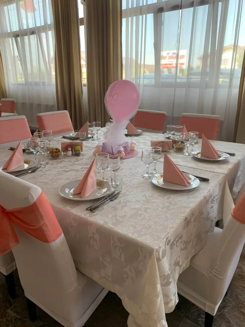 https://honeypot0.s3.amazonaws.com/1701630771813-gallery-RESTAURANT%20ALEX%20%20%284%29.webp