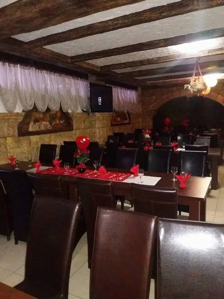 https://honeypot0.s3.amazonaws.com/1701683477895-gallery-TAVERNA%20DACILOR%20%285%29.webp