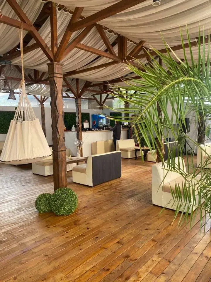 https://honeypot0.s3.amazonaws.com/1701686844352-gallery-RESTAURANT%20CRISTA%20%283%29.webp
