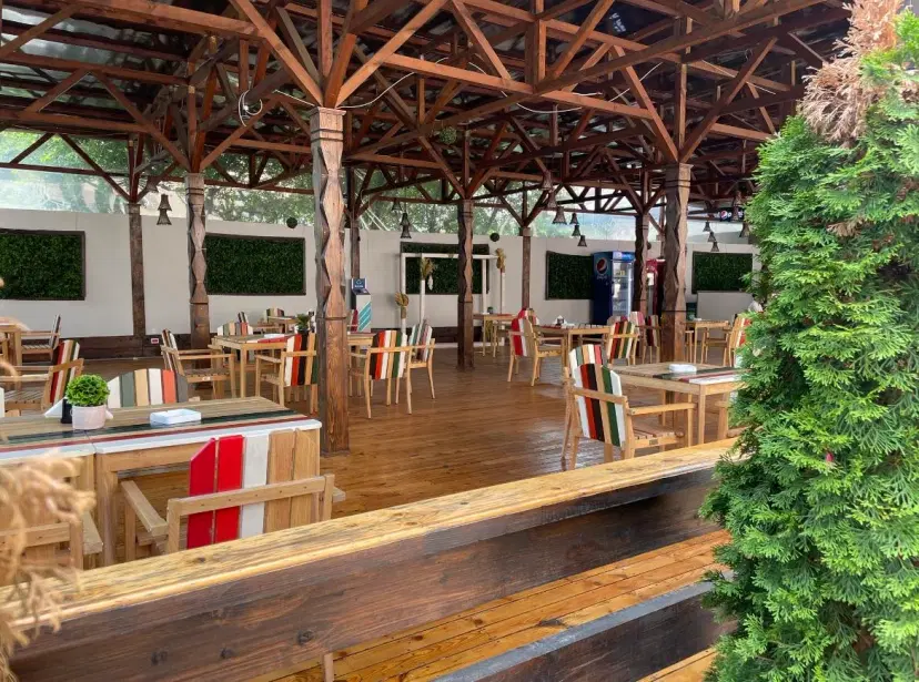 https://honeypot0.s3.amazonaws.com/1701686845904-gallery-RESTAURANT%20CRISTA%20%285%29.webp