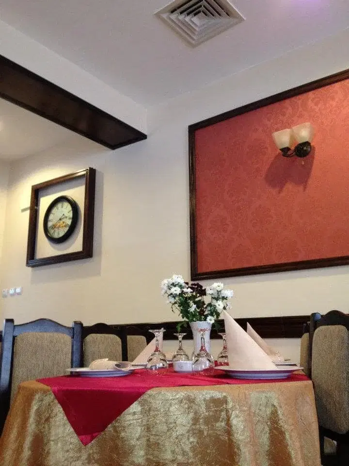 https://honeypot0.s3.amazonaws.com/1701689297549-gallery-CASA%20DOMNEASCA%20%282%29.webp