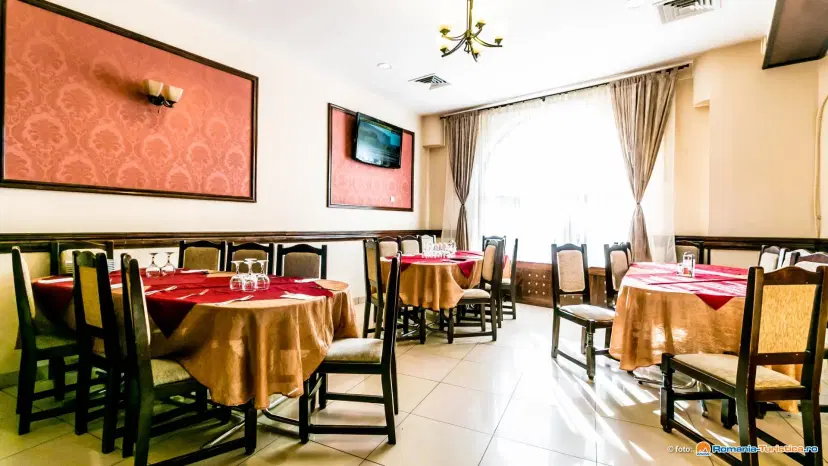 https://honeypot0.s3.amazonaws.com/1701689299762-gallery-CASA%20DOMNEASCA%20%285%29.webp