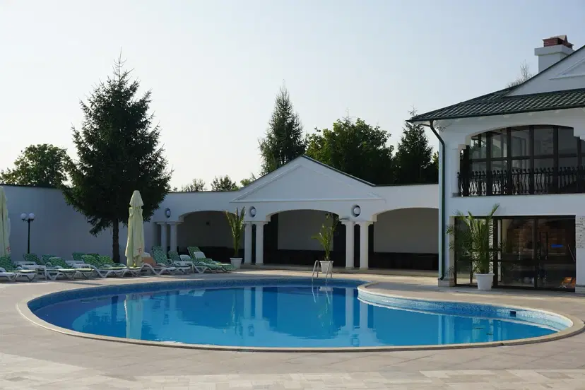 https://honeypot0.s3.amazonaws.com/1701722266513-gallery-RESTAURANT%20RODIV%20%288%29.webp