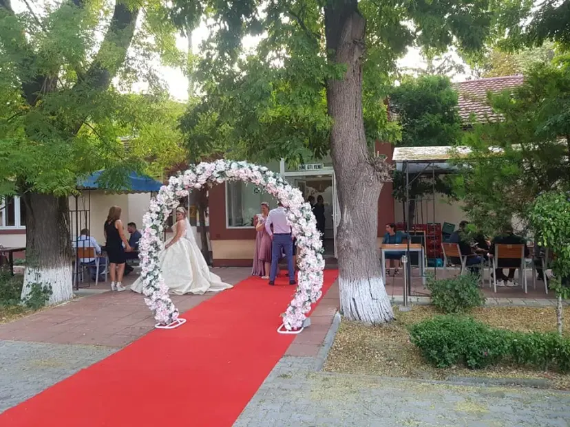 https://honeypot0.s3.amazonaws.com/1701777603110-gallery-CASA%20TUDOR%20%282%29.webp