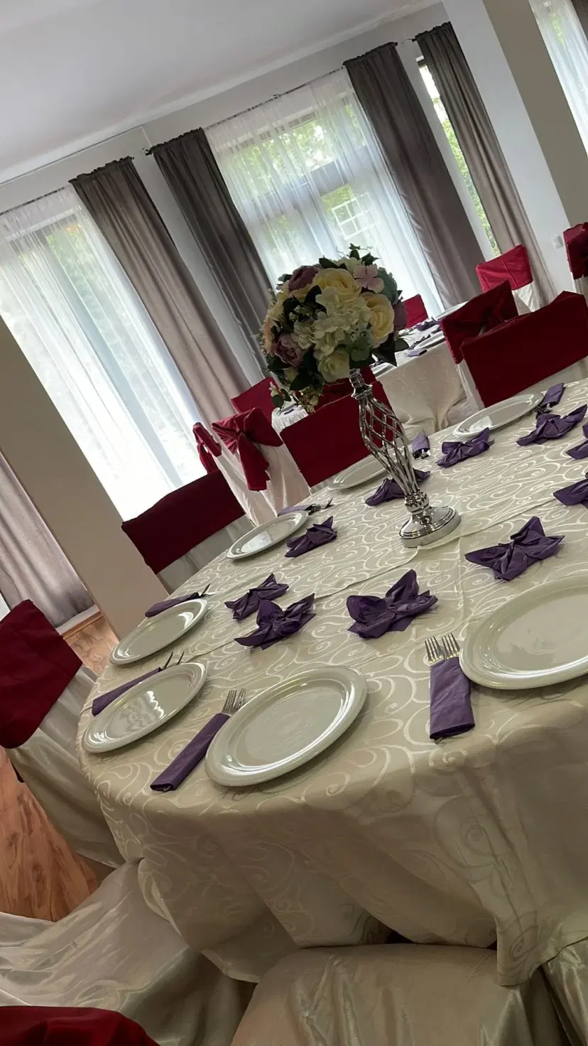 https://honeypot0.s3.amazonaws.com/1701777605111-gallery-CASA%20TUDOR%20%285%29.webp