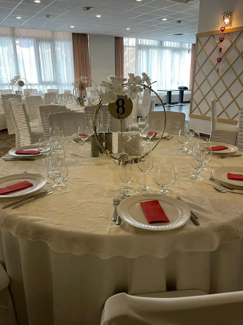 https://honeypot0.s3.amazonaws.com/1701778347918-gallery-HOTEL%20CERES%20PUCIOASA%20%283%29.webp