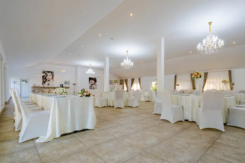 https://honeypot0.s3.amazonaws.com/1701805299814-gallery-Casa-Augsburg-125-1.webp