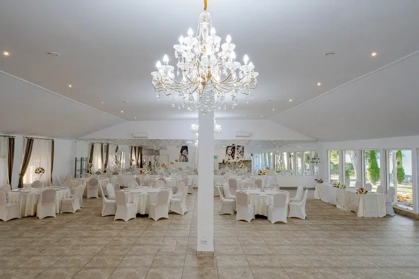 https://honeypot0.s3.amazonaws.com/1701805305438-gallery-Casa-Augsburg-134-1.webp