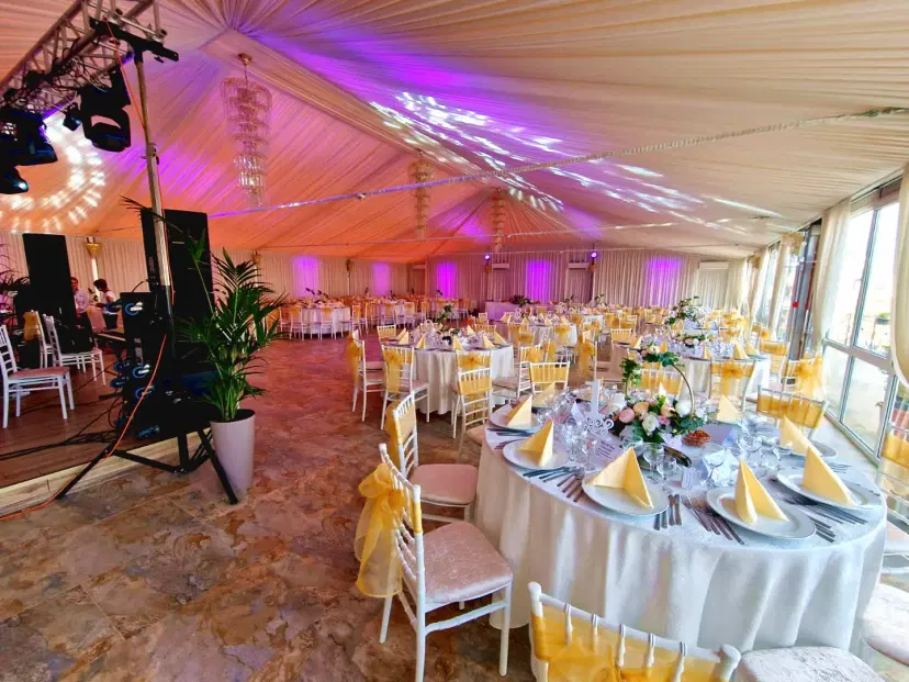 https://honeypot0.s3.amazonaws.com/1701820838081-gallery-BALLROOM-LG%20%283%29.webp