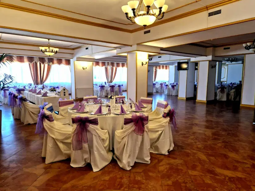 https://honeypot0.s3.amazonaws.com/1701820846943-gallery-RESTAURANTUL-CLASIC%20%20%283%29.webp