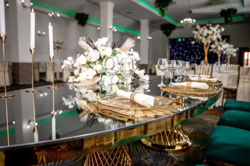 https://honeypot0.s3.amazonaws.com/1701824622497-gallery-Salon-Grand-Ballroom-Yarus-9-1024x683.webp