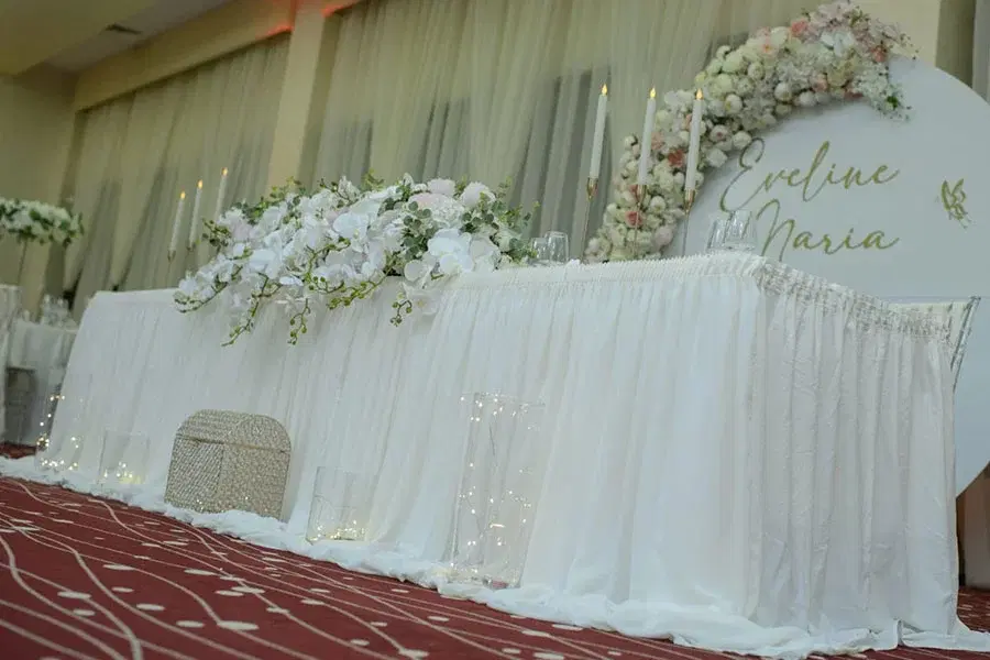 White Ballroom Ploiești