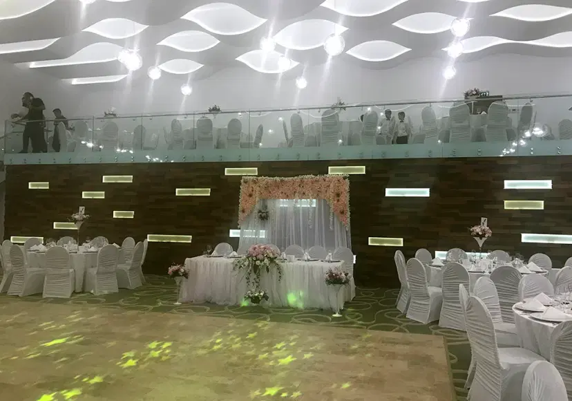 https://honeypot0.s3.amazonaws.com/1701973404888-gallery-salon%20%2814%29-1.webp