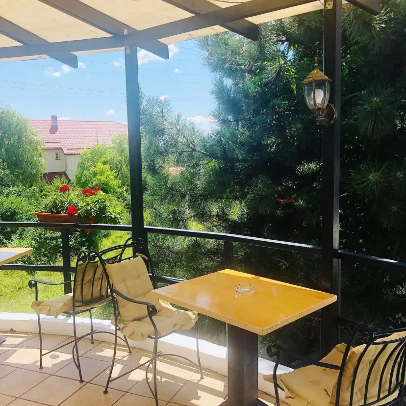 https://honeypot0.s3.amazonaws.com/1702150372102-gallery-Akua-Garden%20%2811%29.webp