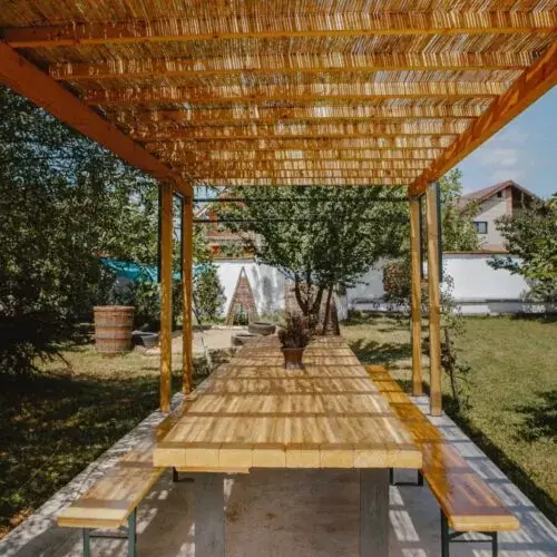 https://honeypot0.s3.amazonaws.com/1702283685641-gallery-GRADINA%20CU%20LAVANDA%20%286%29.webp