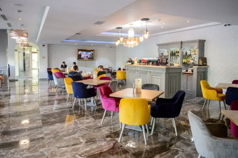 https://honeypot0.s3.amazonaws.com/1702285754572-gallery-HOTEL%20ROYAL%20CLASS%20%282%29.webp