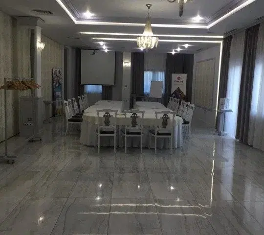 https://honeypot0.s3.amazonaws.com/1702285756630-gallery-HOTEL%20ROYAL%20CLASS%20%285%29.webp