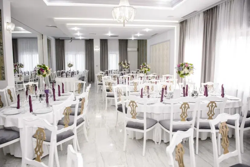 https://honeypot0.s3.amazonaws.com/1702285757785-gallery-HOTEL%20ROYAL%20CLASS%20%287%29.webp