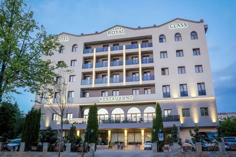 https://honeypot0.s3.amazonaws.com/1702285758494-gallery-HOTEL%20ROYAL%20CLASS%20%288%29.webp