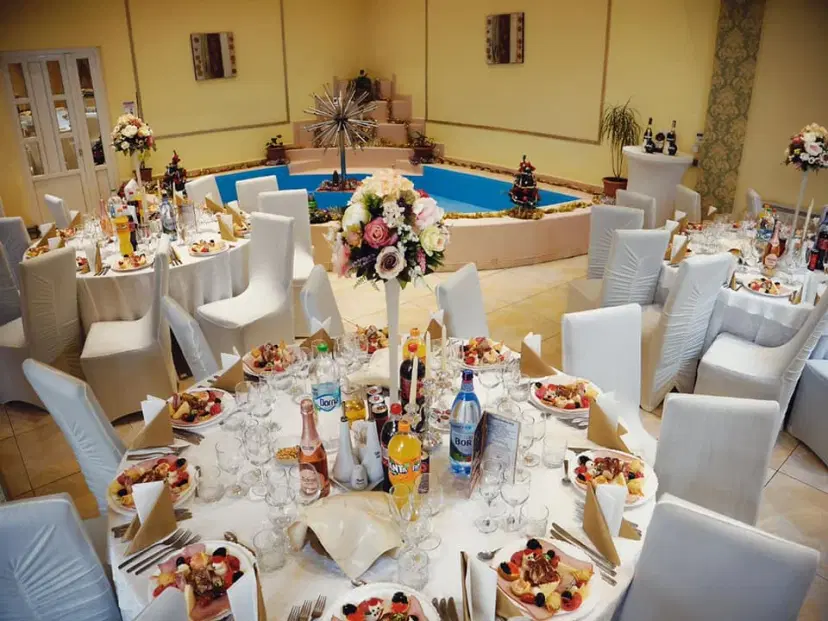 https://honeypot0.s3.amazonaws.com/1702290969134-gallery-RESTAURANT%20GINA%20%283%29.webp