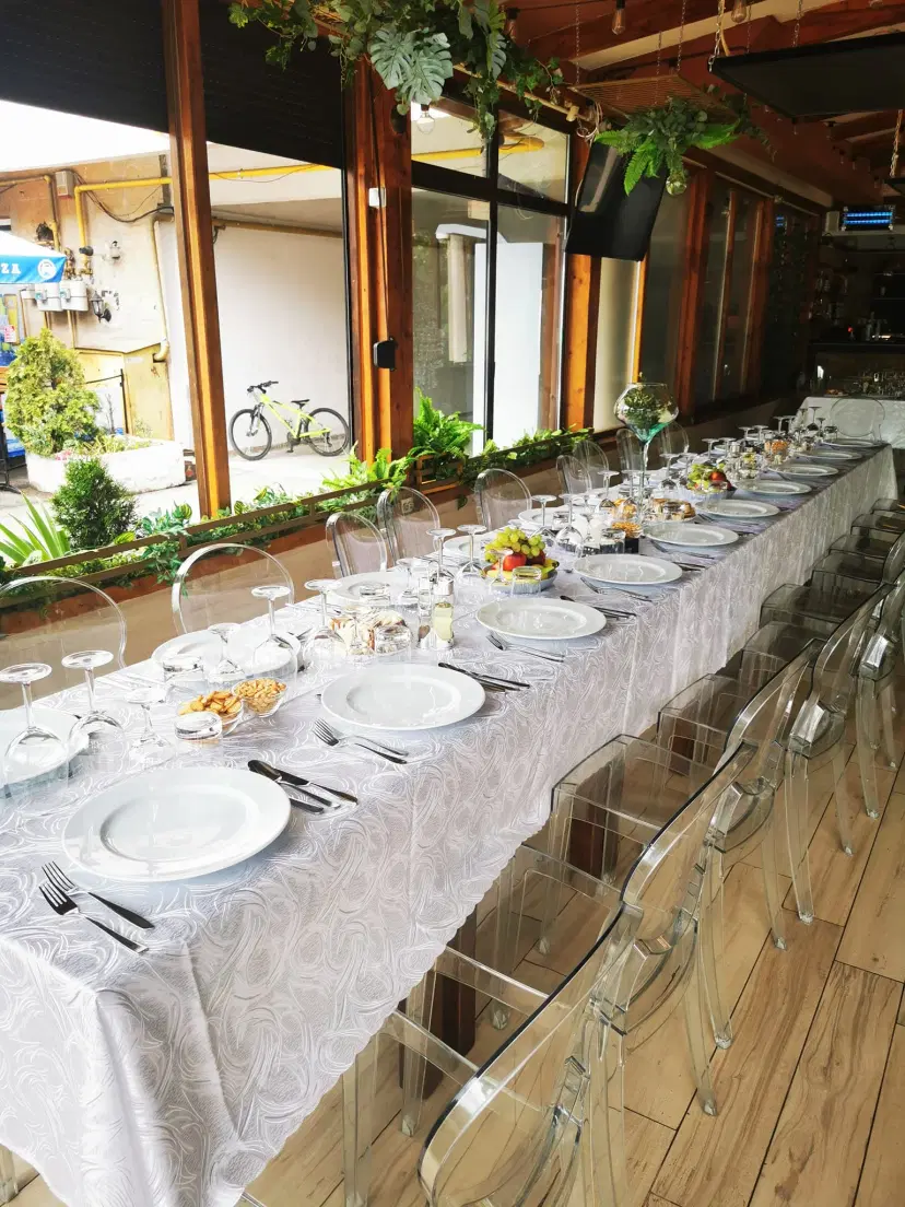 https://honeypot0.s3.amazonaws.com/1702293597209-gallery-RESTAURANT%20PERLA%20%283%29.webp