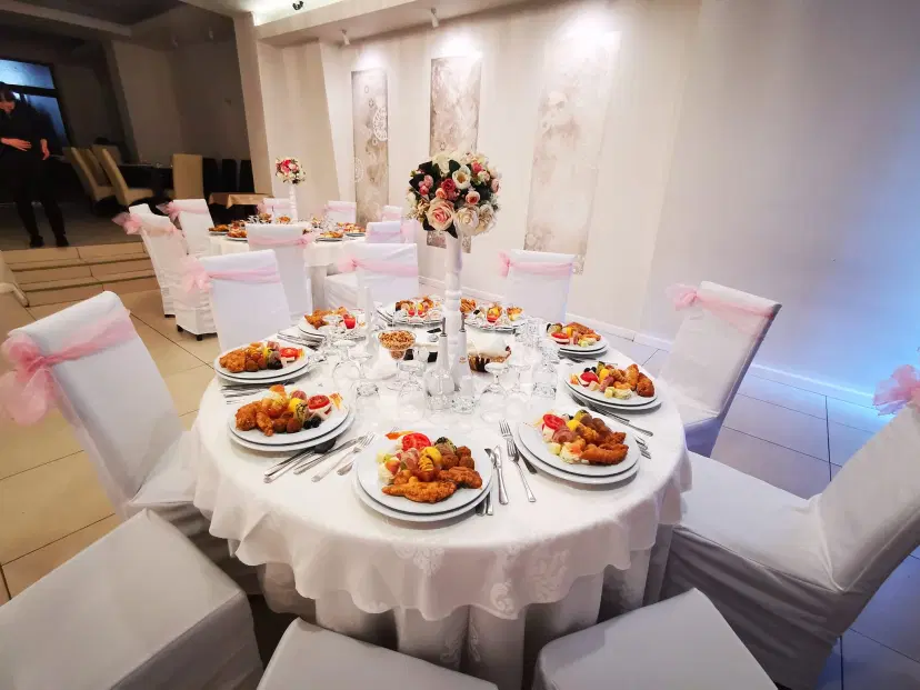 https://honeypot0.s3.amazonaws.com/1702293598131-gallery-RESTAURANT%20PERLA%20%284%29.webp