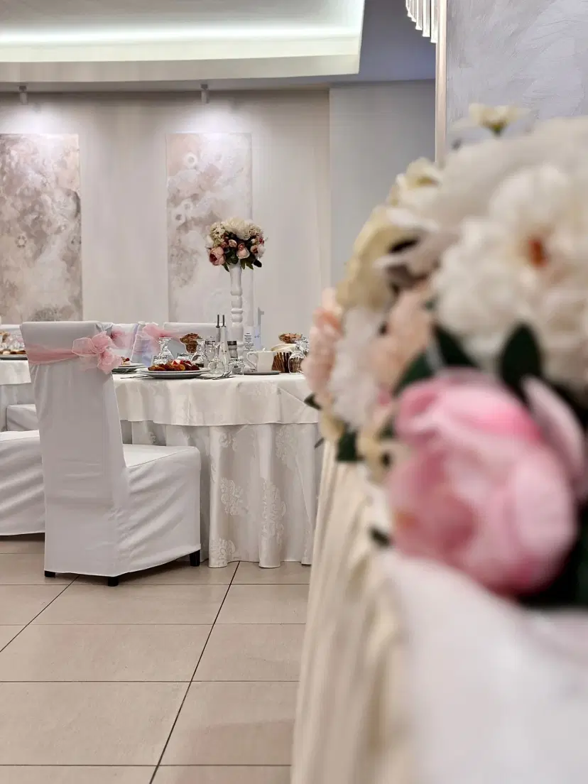 https://honeypot0.s3.amazonaws.com/1702293601182-gallery-RESTAURANT%20PERLA%20%288%29.webp