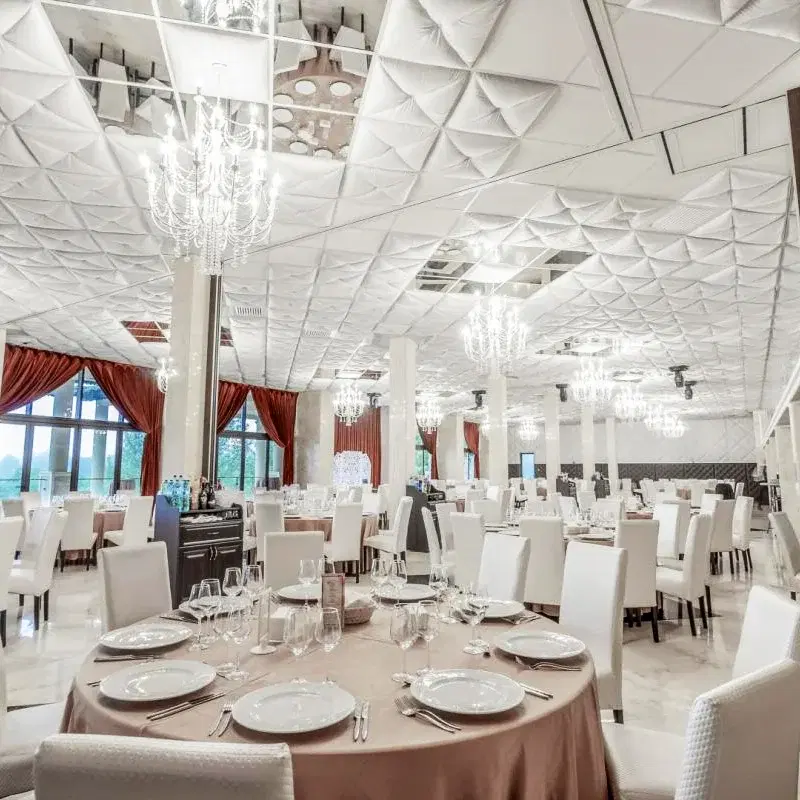 https://honeypot0.s3.amazonaws.com/1702307672791-gallery-WONDERLAND%20CLUJ%20RESORT%20%286%29.webp