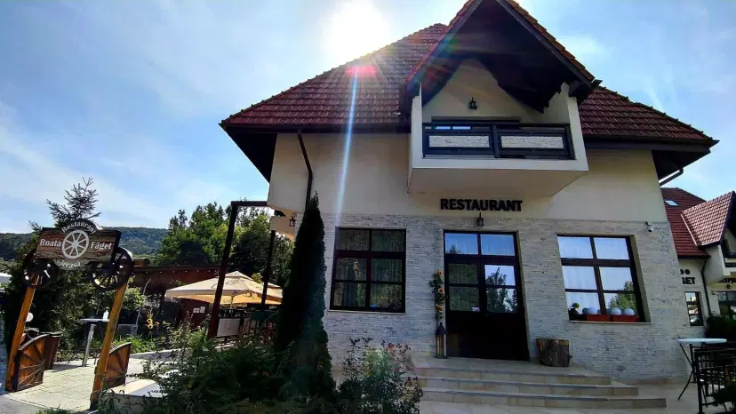 https://honeypot0.s3.amazonaws.com/1702308877699-gallery-RESTAURANT%20ROATA%20FAGET%20%284%29.webp