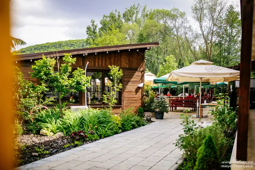 https://honeypot0.s3.amazonaws.com/1702308878421-gallery-RESTAURANT%20ROATA%20FAGET%20%285%29.webp