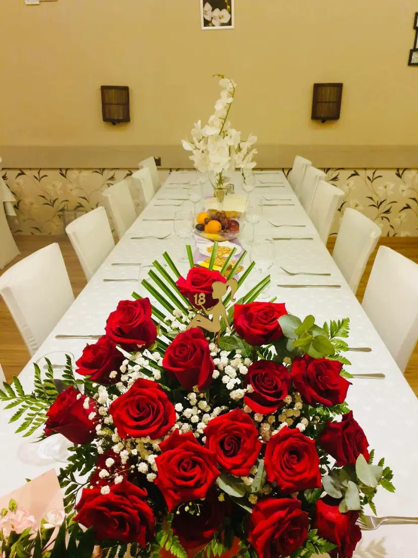 https://honeypot0.s3.amazonaws.com/1702310345830-gallery-LA%20CINA%20%282%29.webp