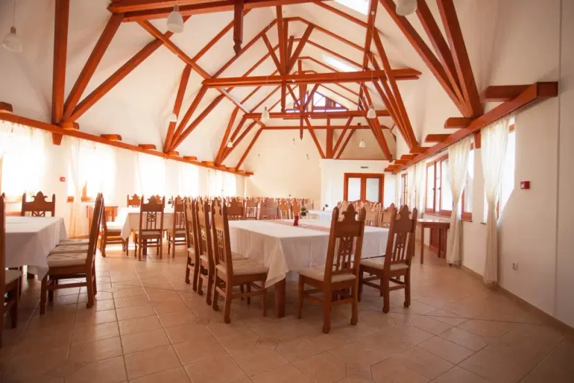 https://honeypot0.s3.amazonaws.com/1702313269882-gallery-RESTAURANT%20BONANZA%20%288%29.webp